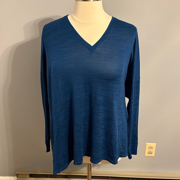 Livi Active Tops - Livi Active Women's V‑Neck Long Sleeve Top - Teal